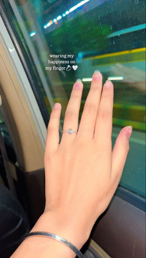 Engagement Ring Snapchat Stories, Ring Poses Hands Photo Ideas, Ring Story Instagram, Drawing Snap Ideas, Hand In Hand Couple Quotes, Ring Hand Pictures, Ring Gift Snapchat Story, Ring Captions Instagram, Ring Snapchat Stories