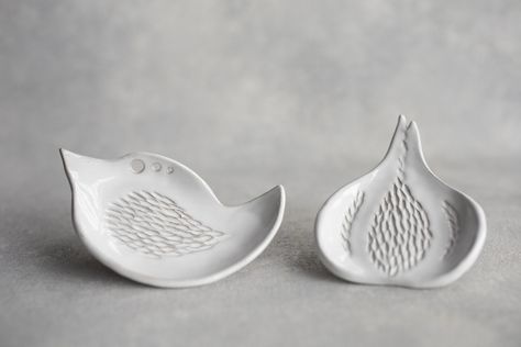 "Adorable bird garlic grater would love to help you in your kitchen! The perfect tool to grate and strip your fresh ingredients. Each grater is uniquely designed and hand formed from a slab of clay and hand punctured to create a perfect grating surface. Works great while looking cute and would make a great gift! WHAT IT QUICKER? CHECK OUT OUR READY TO SHIP LISTING HERE: https://www.etsy.com/listing/1367144717/bird-garlic-grater-herb-stripper-ceramic?click_key=d0c0a679d99bca52932ceb90a07be1fb18bc Garlic Grater Plate, Beginners Ceramics, Handbuilt Pottery, Garlic Grater, Slab Ceramics, Best Butter, Slab Pottery, Fresh Ingredients, Pottery Pieces