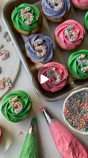 Alex LaRosa on Instagram: "Edible toppers ✨  ✨candy melts & sprinkles make the perfect edible toppers for cake + cupcakes   ✨print out a template  ✨tape wax paper on top  ✨add your melter candy melts into a piping bag & pipe  ✨add your sprinkles right away as candy melts harden pretty quick  Candy melts @wiltoncakes  Sprinkles @riverroadsprinkleco  Supplies @nycake  Inspiration @sugarandsparrowco   . . . . . #alexlarosabakery #candymelts #wiltoncandymelts #ediblecaketoppers #cupcaketoppers #rainbowsprinkles #cupcakes #birthdaycupcakes #numbercaketopper #funcupcakes #personalizedcupcakes" Wilton Candy Melts, Edible Toppers, Number Cake Toppers, Pretty Cupcakes, Piping Bag, Cake Cupcakes, Edible Cake Toppers, Birthday Themes, Rainbow Sprinkles