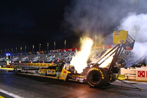 How a Top Fuel Dragster Works Dragster Car, Funny Car Drag Racing, Race Car Driving, Top Fuel Dragster, Cars Aesthetic, Car Luxury, Nhra Drag Racing, Porsche Sports Car, Drag Bike