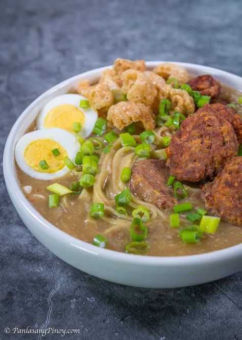 Corned Beef Lomi Batangas Style - Panlasang Pinoy Lomi Batangas, Silog Meals, Filipino Noodles, Canned Corned Beef, Filipino Snacks, Taal Volcano, Cooking Corned Beef, Tuna Recipe, Fried Meatballs