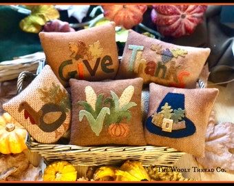 Thanksgiving Bowl, Felt Ornaments Patterns, Fall Candy, Wool Felt Projects, Wool Applique Patterns, Felted Wool Crafts, Wool Thread, Wool Projects, Penny Rugs