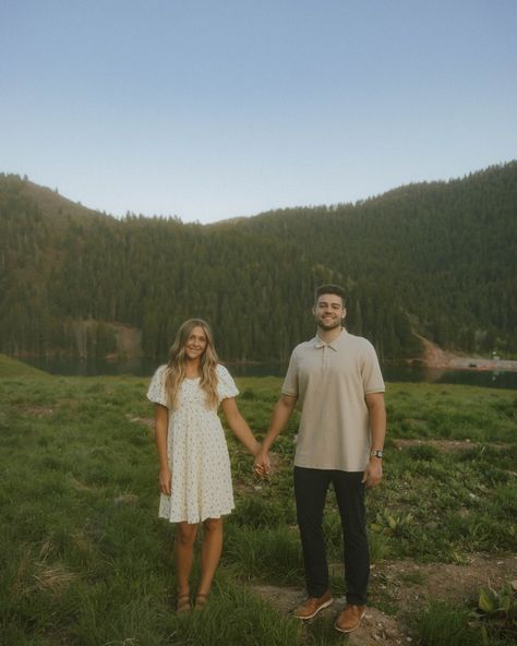 They’re getting married!! Lyss + Tate in the mountains!! #engagementphotos #utahphotographer #utahphotography #saltlakecityphotographer #utah #mountains Antelope Island Utah Photography, Utah Couples Photography, Utah Farmhouse, Girlfriend Pic, Mountain Couple Photoshoot, Antelope Island Utah, Mountain Proposal, Utah Engagement Photos, Mountain Couple