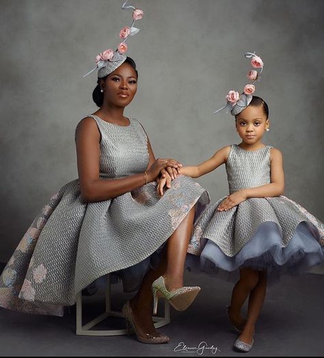 tired. on Twitter: "The most beautiful family shoot I have ever seen. Love everything.… " Mother And Daughter African Dresses, Mother And Daughter Dress Ideas, Queens Photoshoot, Photoshoot Mother And Daughter, Mother Daughter Clothes, Mommy Daughter Photography, Mommy Daughter Photoshoot, Mommy Daughter Photos, Daughter Fashion