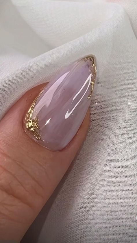 Wedding Nails With Crystals, Almond Nails With Foil Flakes, Almond Shape Gel Nails Ideas, Gold Liner Nail Art, Silver Nails Almond Shape Sparkle, Shinny Nails Ideas, Gold Glitter Design Nails, Almond Acrilyc Nails Ideas, Minimal Crystal Nails