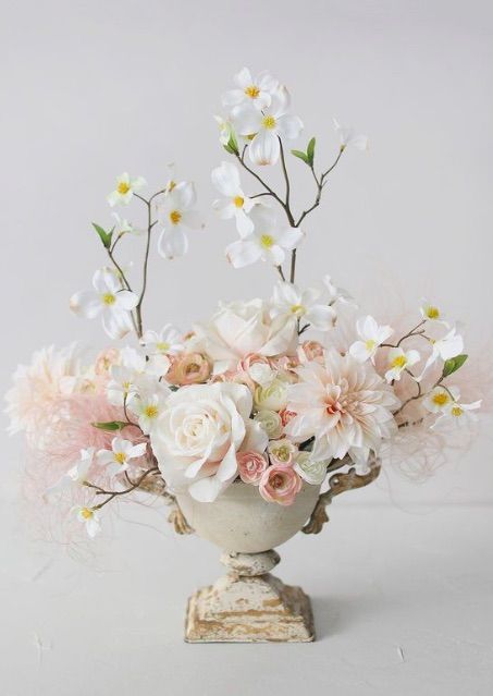 Hospital Flowers, Vases Ceramic, Large Flower Arrangements, Patina Metal, Silk Floral Arrangements, Floral Arrangements Diy, Silk Flowers Wedding, Botanical Decor, Pink Ivory