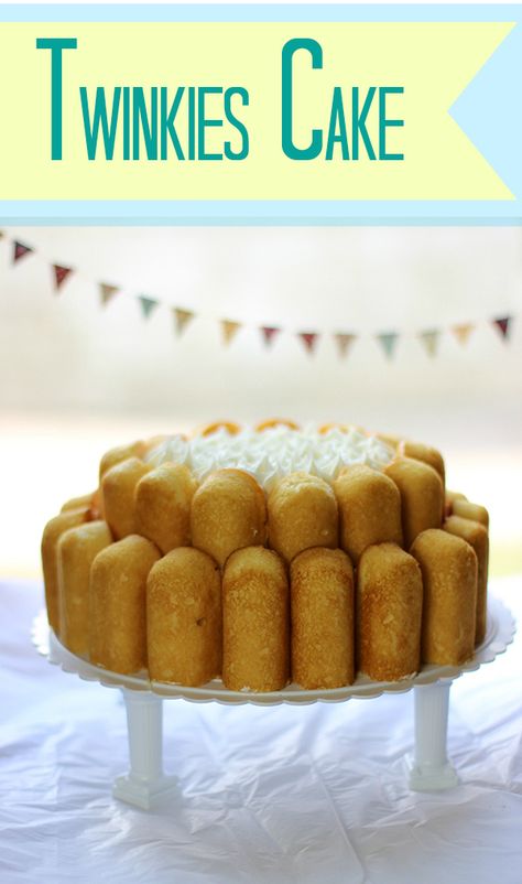 delicious easy to make cake with Twinkies. wow. Twinkie Cake Recipe Simple, Twinkie Cake Recipe, Homemaking Hacks, Desserts Birthday, Twinkie Cake, Hostess Twinkies, Snack Boards, Food Bars, All Recipes