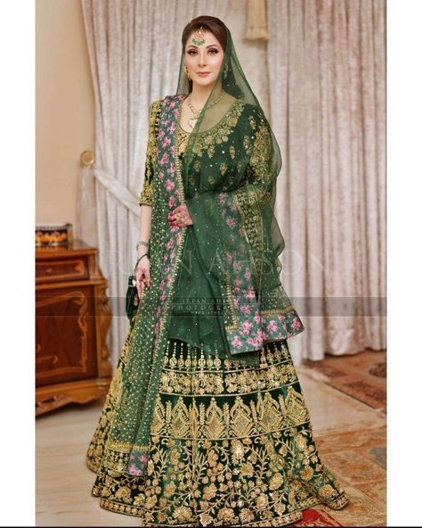 Dress For Mehndi Function, Dresses For Mehndi Function, Dress For Mehndi, Mariam Nawaz, Green Pakistani Bridal Dress, Pakistani Mehndi Design, Shaadi Dresses, Bridle Dress, Plazo Pants