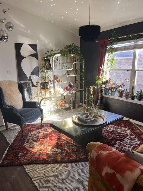 Boho Plant Room, Chill Bedroom Vibes, Chill Bedroom, Plant Room Aesthetic, Maximalist Bohemian, Moody Maximalist, Maximalist Living Room, Seating Room, Cozy Home Decor