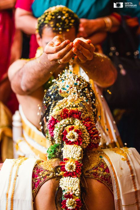 Muhurtham Poses, Tamil Wedding Photos, Tamil Weddings, South Indian Wedding Photography, Tamil Wedding Photography, Candid Photography Wedding, Wedding Poses For Bride, Wedding Candid Photography, Marriage Poses