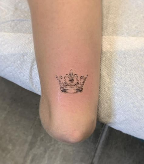 Crown Ankle Tattoo, Behind Ear Crown Tattoo, Crown Tattoos For Women Queens, Tiara Tattoos For Women, Fine Line Crown Tattoo, Small Crown Tattoos For Women, Mother Tattoo Design, British Tattoo Ideas, Princess Crown Tattoo