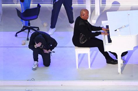 Rudy Giuliani Tells Eminem to ‘Go to Another Country’ After Rapper Kneeled at the Super Bowl Hailie Jade, Bet Hip Hop Awards, Super Bowl Halftime Show, Super Bowl Halftime, Sofi Stadium, Halftime Show, Rudy Giuliani, Colin Kaepernick, Tupac Shakur