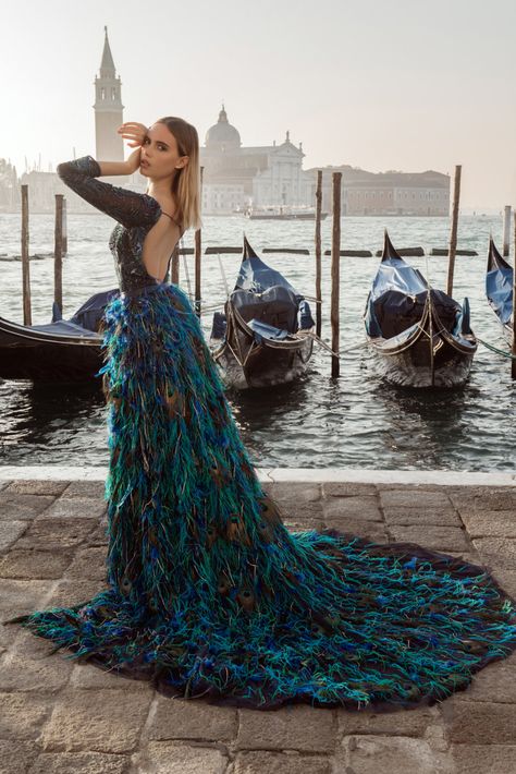 Peacock Inspired Dress, Colourful Blouse, Peacock Feather Dress, Venice Wedding, Workwear Outfits, Feather Gown, Met Gala Outfits, Floating City, Peacock Dress