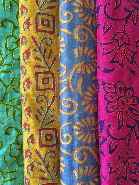 Katha Work Dupatta, Kantha Stitch Dupatta, Saree Thoughts, Kantha Work Dupatta, Kashida Embroidery, Handmade Paper Art, Phulkari Embroidery, Kutch Work Designs, Fabric Painting On Clothes