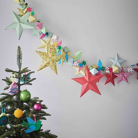 Cricut: How to Make a Paper Garland Christmas Party Backdrop, Colourful Christmas, Paper Christmas Decorations, Christmas Bunting, Noel Diy, Diy Garland, Paper Garland, Cricut Machine, Christmas Makes