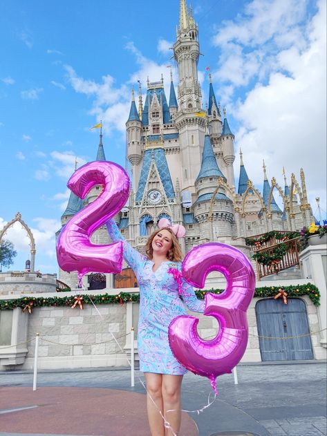 Disneyland Birthday Picture Ideas, 30th Birthday At Disney World, Disney Photo Shoot Ideas, Disneyland Birthday Trip, Disneyland Birthday Photoshoot, Disney Birthday Pictures, 21st Birthday At Disney World, Birthday In Disneyland, 30th Disney Birthday