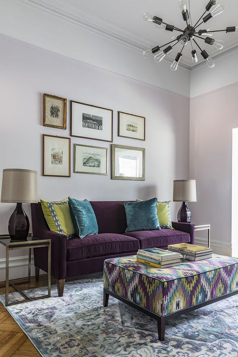 Violet Sofa Living Room, Purple Sitting Room Ideas, Purple And Cream Living Room, Violet Living Room Ideas, Turquoise And Purple Living Room, Lilac Sofa Living Room, Purple Sofa Living Room Ideas Modern, Violet Living Room Decor, Purple Chair Living Room