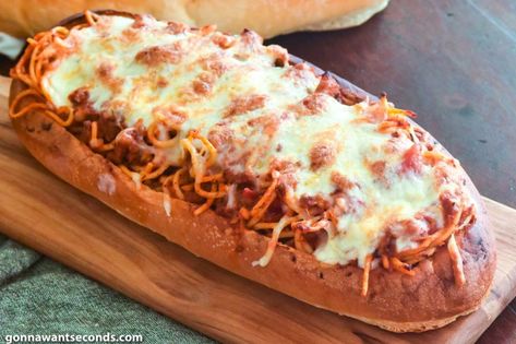 Spaghetti and garlic bread: the perfect pairing is fused in my Spaghetti Stuffed Garlic Bread recipe! Bring your appetites -- this is one filling meal! #Spaghetti #GarlicBread #DinnerRecipes #StuffedStuffedBread #SpaghettiBread #Bread #FamilyDinner Spaghetti Garlic Bread, Spaghetti Sandwich Garlic Bread, Stuffed Spaghetti Garlic Butter Rolls, Spaghetti Stuffed French Bread, Spaghetti Garlic Bread Bowls, Garlic Bread Stuffed Spaghetti, Spagetti And Meatball Recipe, Spaghetti Bread, Bread Boats