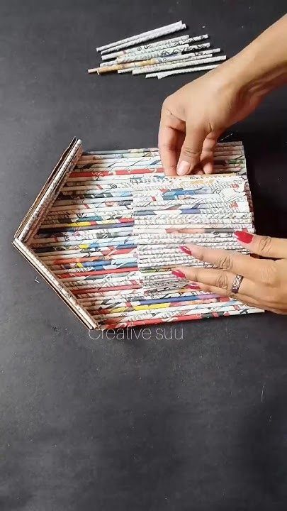 Recycle Paper Crafts, Paper Recycling Ideas, News Paper Crafts, Newspaper Art And Craft, Rolled Magazine Art, Cardboard Crafts Decoration, Recycled Magazine Crafts, Button Art Projects, Creative Upcycling