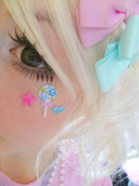 Kawaii fairy kei decoden lolita lollipop stars face stickers makeup idea. Face Stickers Makeup, Decora Harajuku, Yume Kawaii, Kawaii Faces, Float Like A Butterfly, Kei Fashion, Sweet Like Candy, Like A Butterfly, Candy Girl