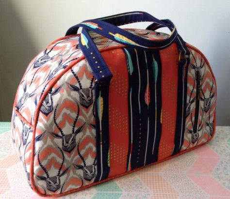 The Betty Bowler – A vintage inspired bowling-bag style carry-all pattern Diy Purses, Sew Sweetness, Bags Patterns, Quilted Bags, Bags Pattern, Bowler Bag, Japanese Bag, Purse Pattern, Handmade Inspiration