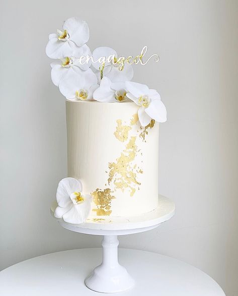 Golden Wedding Cake, Golden Wedding Anniversary Cake, Orchid Wedding Cake, Orchid Cake, Floral Cake Design, Flower Cake Design, 50th Anniversary Cakes, Wedding Anniversary Cakes, Small Wedding Cakes