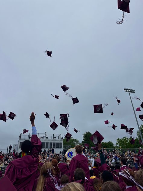 Romantizing School Aesthetic, Graduation Looks, Academic Chic, Luxury Graduation, Graduation Aesthetic, High School Graduation Pictures, Senior Week, Vintage Graduation, Vision Board Pics