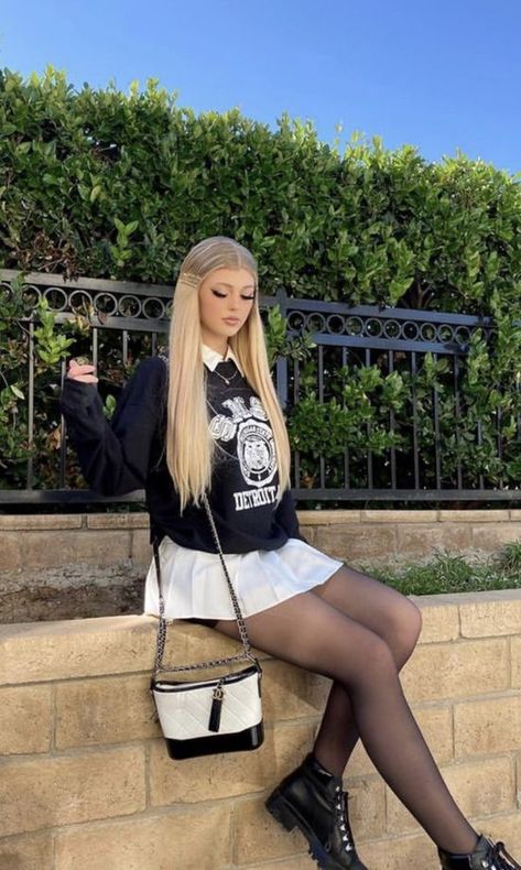 Pleated Skirt And Sweater, Perfect Sisters, Julia Berolzheimer, Fashion Teenage Girls, Aesthetic Outfit Ideas, Loren Gray, Gray Aesthetic, Grey Outfit, Off The Wall