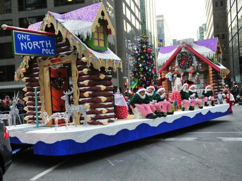 Holiday Parade Floats, Parade Float Theme, Santa Claus Parade, Canadian Christmas, Christmas Parade Floats, Holiday Parades, Christmas Props, Company Picnic, Christmas Float Ideas