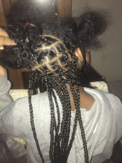 Rubber band method with precise partings.(During the process) 💖🥺 Rubber Band Method, Knotless Braids, Rubber Band, Rubber Bands, Box Braids, The Process, Dreadlocks, Braids, Band