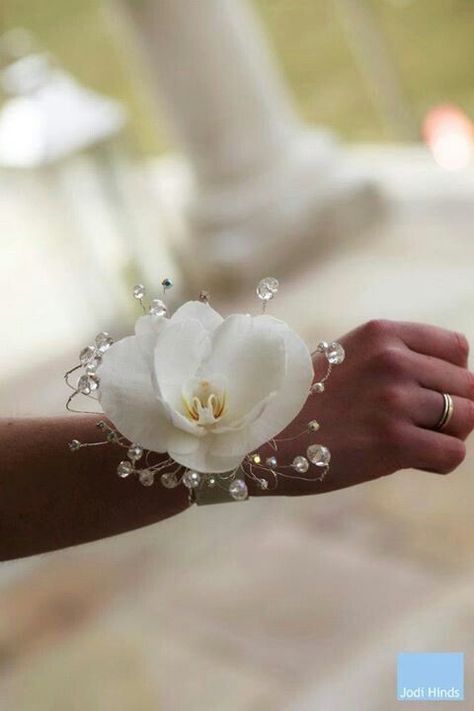 Corsage With Orchids, Flowers At Wedding, Wedding Corsage, Bridal Brooch Bouquet, Corsage And Boutonniere, Corsage Prom, Prom Flowers, Flower Corsage, Corsage Wedding