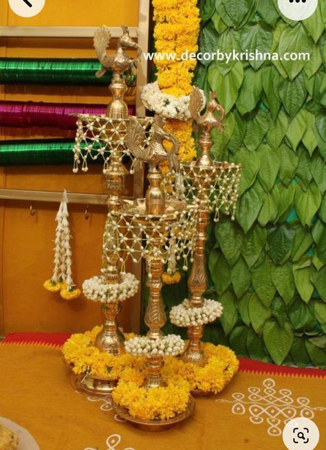 Kuthu Vilaku Decoration, Vilaku Decoration, Indian Floral Decor, Eco Friendly Ganpati Decoration, Home Flower Decor, Themed Wedding Decorations, Unique Garden Decor, Diwali Decorations At Home, Wedding Decor Photos