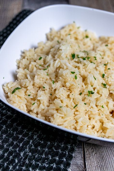 A quick and simple way to take bland and plain rice and make it really pop with flavor. Garlic fried rice is as simple to make as the name sounds: fry some garlic and mix into the rice. This simple recipe will ramp up a basic side dish and turn it into a new favorite...Read More Plain Fried Rice Recipe Easy, Plain Fried Rice Recipe, Froed Rice, Plain Fried Rice, Asian Sides, Meatless Dishes, Fried Rice Recipe Easy, Rice Side Dish Recipes, Plain Rice