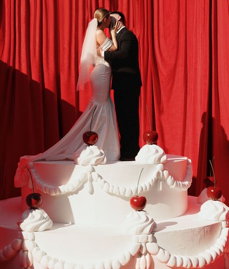 bride + groom say "I do" on top of a massive vintage inspired cake sculpture Valentines Day Editorial, Giant Wedding Cake, Iconic Weddings, Quirky Wedding, Red Wedding Dresses, Wedding Reception Dress, Wedding Cakes Vintage, Wisconsin Wedding, Vintage Inspired Wedding