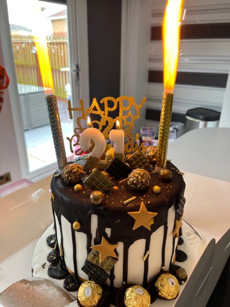 Forero Rocher Cake, Forero Rocher, 21st Cakes, Chocolate Ferrero Rocher, Birthday Chocolate Cake, Rocher Cake, 21st Cake, Cakes Chocolate, Birthday Chocolate