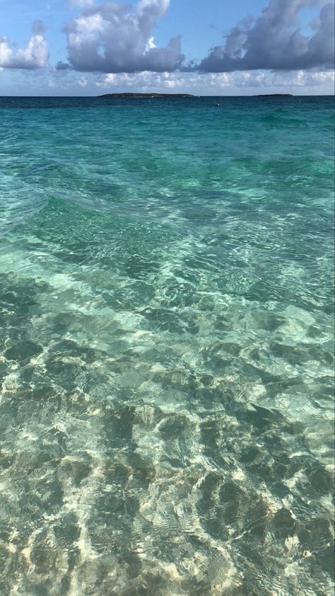 Clear Ocean Water Wallpaper, Bahamas Beach Aesthetic, Clear Ocean Water Aesthetic, Beach Pictures Water, Clear Ocean Aesthetic, Beach Water Pictures, Summer Water Wallpaper, Clear Water Wallpaper, Nassau Bahamas Aesthetic