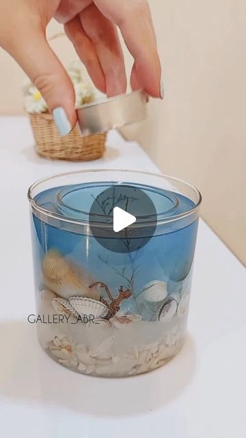 Candle Peeps • We love Candles on Instagram: "Amazing beach inspired candle ☀️🏝️ Watch till the end to see the magical result 😻 How beautifully complex this creative process is 🥹  These are the artist’s tips:✨  Preheat the candle jar with good dryer or thermal gun ✔️  Slowly pour paraffin wax into the jar ✔️  Use gel paraffin wax to create the clear look (plus put shell powder to make the shiny finish look) ✔️  Use the thermal gun at the end to remove bubbles ✔️ • Tag a friend and SAVE the reel for later reference ⤵️ • 🎥 by @gallery_abr_  • 💖 Follow us @candlepeeps for more useful tips on candle making 🪔 • • • • • • • • • • • • • • #candlemaking #candlelover #candle #candleaddict #candlesofinstagram #scentedcandles #velasaromaticas #soycandles #soywax #soywaxcandles #candlemagic #can Clear Gel Candles, Clear Gel Candles Diy, Powder Candle, Gel Wax Candles Ideas, Gel Candle, Gel Candle Diy, Gel Wax, Jelly Candles, Gel Wax Candles