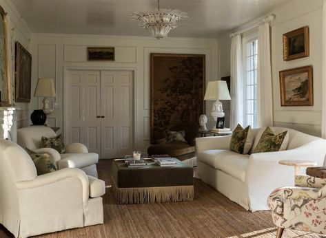 The Expert - Crinkly Cushions and Sofa Skirts Make Carley Summers Feel at Home Carley Summers, Classic Interior Design, Amber Interiors, The Expert, Furniture Design Modern, Top Design, House Inspo, Living Room Inspiration, Square Shape