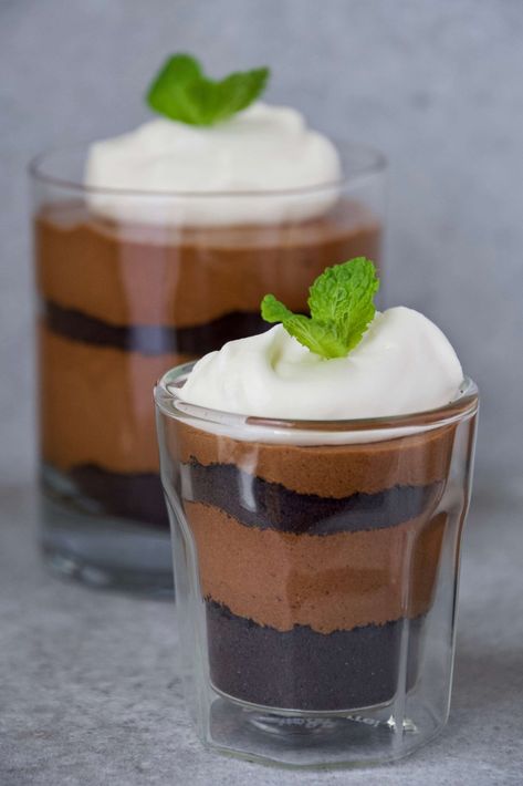 Mocha Trifle Cups...dreamy, chocolaty, goodness!! - KendellKreations Mocha Trifle, Trifle Cups, Nabisco Famous Chocolate Wafers, Mocha Desserts, Mocha Truffles, Choc Mousse, Desert Cups, Chocolate Wafer Cookies, Delish Desserts