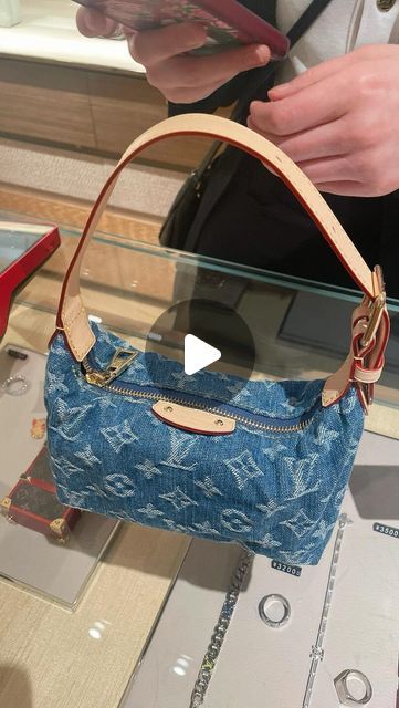 Everything168 on Instagram: "Louis Vuitton Hills Pochette Clutch/Denim Bag/Denim Denim Lunch Box Bag  Size: 18.5 x 11 x 6.5 cm (length x height x width)" Denim Louis Vuitton Bag, Louis Vuitton Denim Bag, Louis Vuitton Papillon, Dream Bags, Lunch Box Bag, Girly Bags, Denim Bag, Box Bag, Luxury Goods