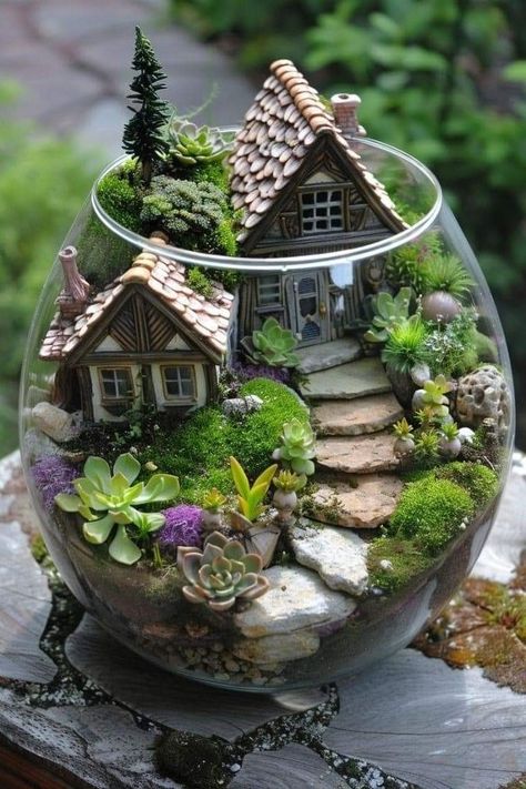 Terrarium Craft, Garden Corner Ideas, Glowing Fairy, Fairy Terrarium, Fairy Garden Pots, Fairy Garden Plants, Corner Ideas, Garden Corner, Beautiful Terrariums