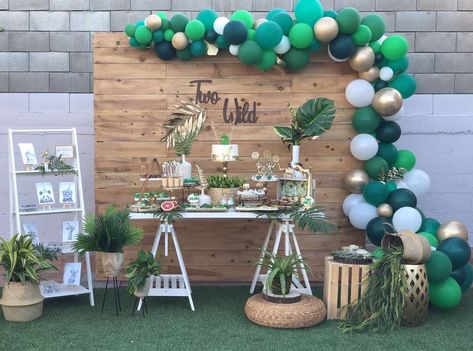 Two Wild Table Decor, Jungle Birthday Party Ideas, Lion Birthday Party, Jungle Decorations, Dessert Table Birthday, Lion King Baby Shower, Wild Birthday Party, 1st Birthday Balloons, Baby Shower Dessert Table