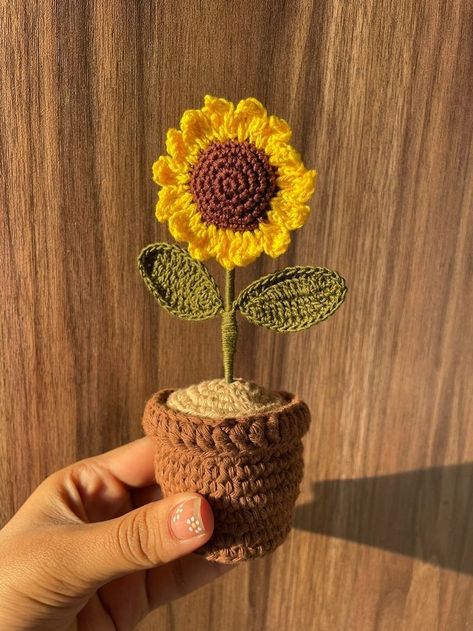 Paratrooper Art, Easy Crochet Flowers, Axie Infinity, Crochet Flowers Easy, Flowers Crochet, Quick Crochet Patterns, Crochet Bouquet, Crochet Plant, Crochet Business