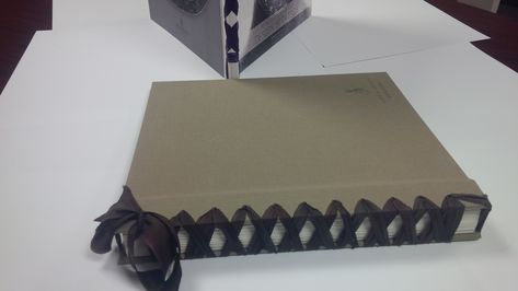 Japanese ribbon binding is an elegant binding solution. Japanese Bookbinding, Ribbon Binding, Binding Ideas, Japanese Binding, Homemade Books, Book Repair, Page Layout Design, Coil Binding, Cool Packaging