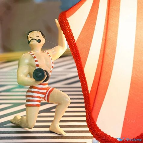 Circus cakes