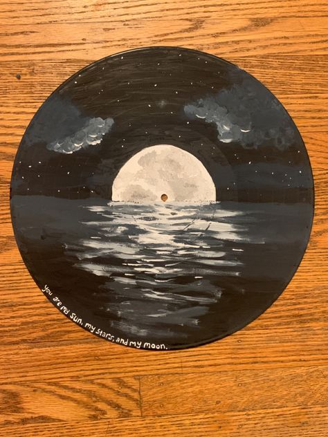 Music Records Decor, Music Room Drawing, What To Paint On Cds, Painting On Discs Ideas, Diy Record Decor, Things To Paint On A Record, Easy Painted Records, Paint On Records Vinyls, Art On Vinyl Records