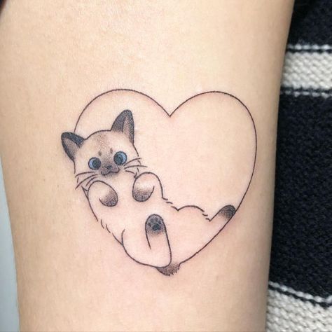 BUOY on Instagram: “반려 샴🐈💕 Done at @igloo_shop BUOY TATTOO - - - - #linework#cattattoo#cutetattoo#illustrationtattoo#siamesecat…” Buoy Tattoo, Tattoos For Women Cat, Cat Silhouette Tattoos, Kitten Tattoo, Cat Tattoo Simple, Celtic Knot Tattoo, Cute Cat Tattoo, Dog Paw Tattoo, Dragon Tattoo For Women