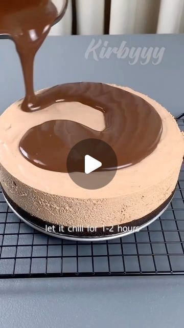 Chocolate Cheesecake Decoration Ideas, No Bake Chocolate Cookie Cheesecake, Chocolavacake Recipe Video, Cheesecake Recipes Nutella, Cheesecake Brookie, Diy Cheesecake, Cheesecake Decoration, Hazelnut Cheesecake Nutella, Cookie Cheesecake