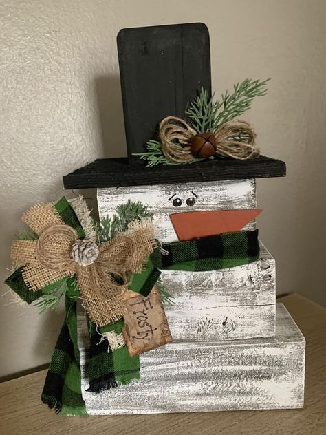 Crafty Fun Group | Made this primitive snowman from 4x4s and other scraps of wood | Facebook Wood Snowman Diy, Wood Block Snowman, Diy Wood Snowman, Scrap Wood Christmas Projects, Wooden Snowman Crafts, Decorating With Snowmen, Snow Paint, Rustic Christmas Crafts, Diy Christmas Snowman