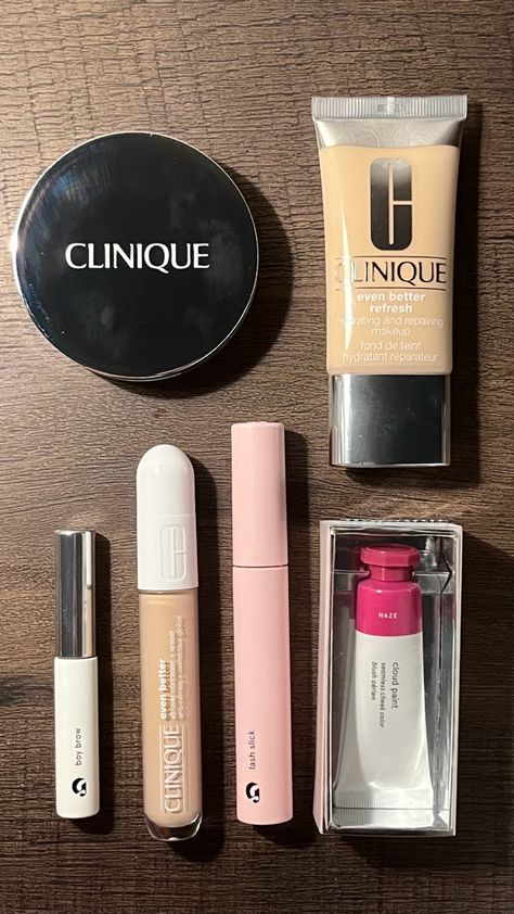 Minimalist Makeup Routine, Collection Makeup, Routine Aesthetic, Minimalist Makeup, Clinique Makeup, Beauty Collection, Pretty Makeup, Aesthetic Makeup, Makeup Collection